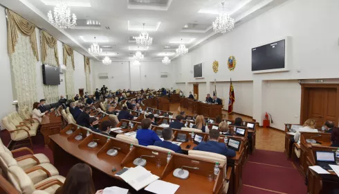 Кого «Единая Россия» предложила на зарплатные и незарплатные должности в алтайский парламент