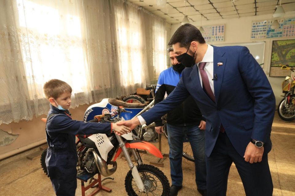 Александр Прокопьев и мотоспортсмены
