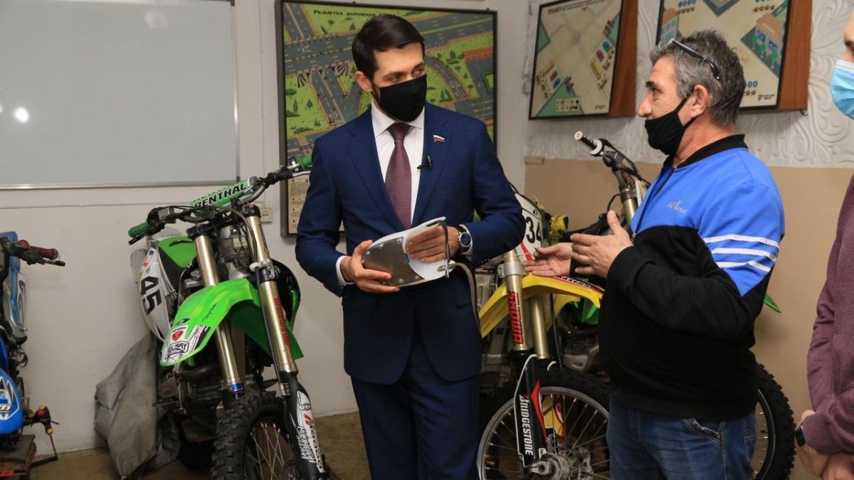 Александр Прокопьев и мотоспортсмены