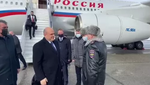 Премьер-министр России Михаил Мишустин прилетел в Барнаул