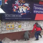 Глыба льда упала на голову жительницы Бийска. Алтайский следком ищет виновных