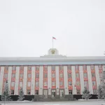 В Барнауле Голубой дом окружат шлагбаумами и видеокамерами