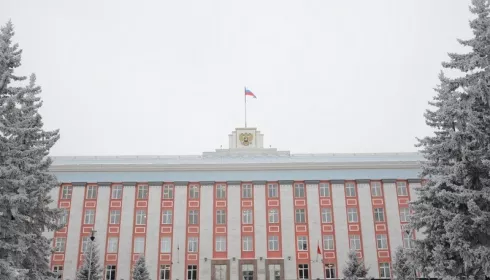 В Барнауле Голубой дом окружат шлагбаумами и видеокамерами