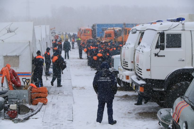 Подготовка к весеннему паводку, 24 марта 2021 год Фото:Олег Укладов