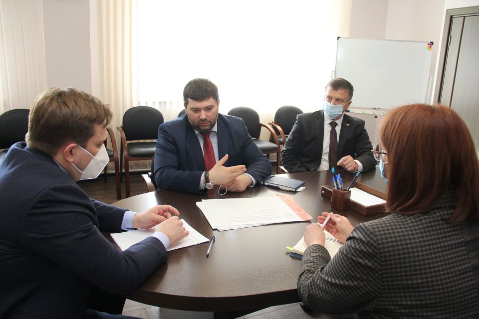 Встреча представителей ЛДПР с главой алтайского минздрава