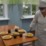 Продукты с истекшим сроком годности нашли в столовой барнаульского детсада