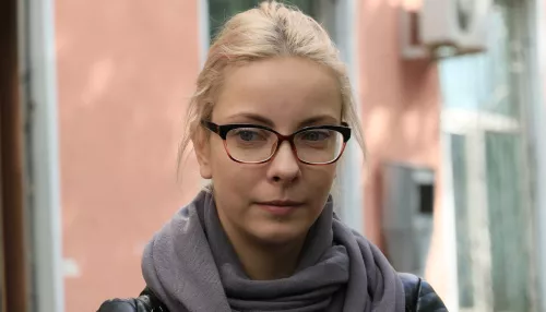 Мария Мотузная обматерила Марию Бутину за слова об алтайском селе
