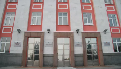 Экс-управделами алтайского губернатора Белобородов получит миллион за незаконное преследование