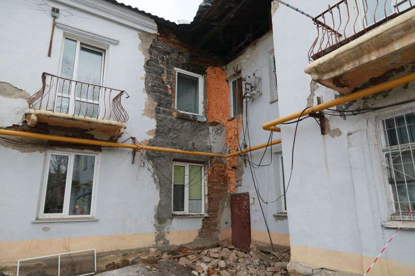 Аварийный дом в Барнауле Фото:Олег Укладов