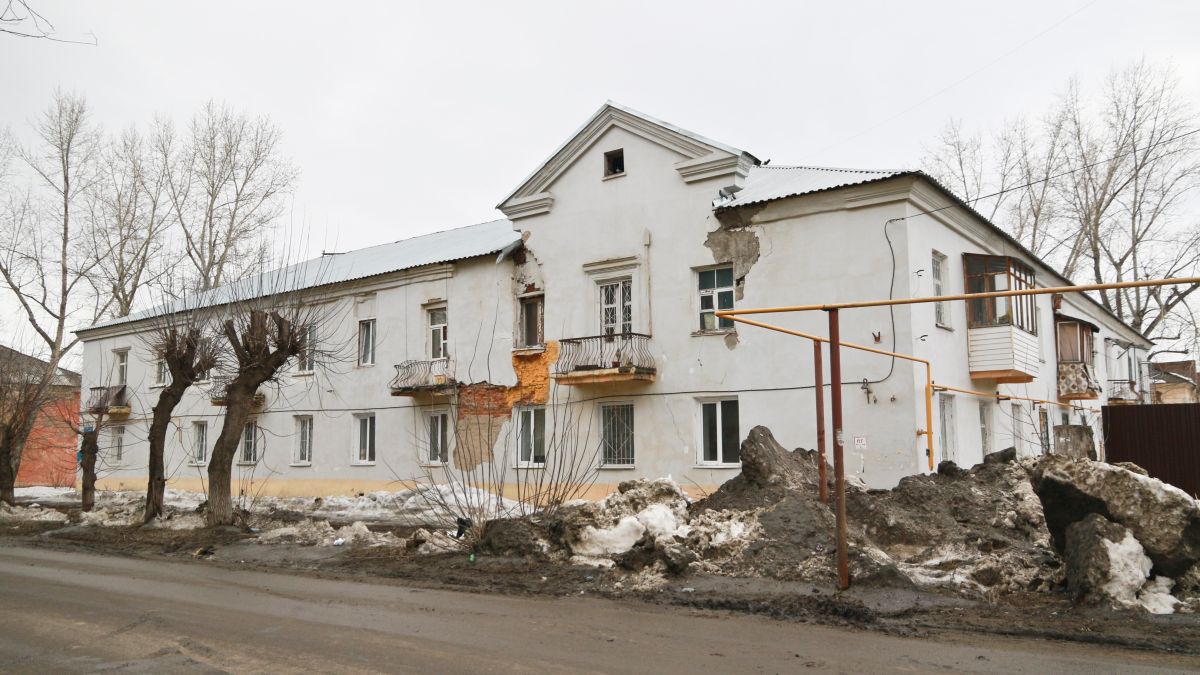 Аварийный дом в Барнауле