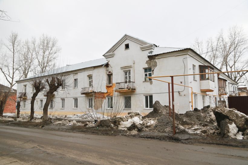 Аварийный дом в Барнауле Фото:Олег Укладов