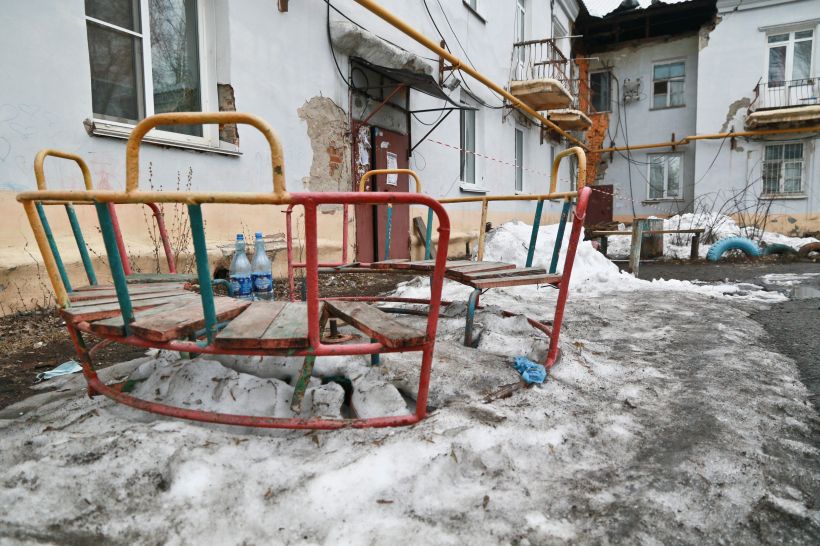Аварийный дом в Барнауле Фото:Олег Укладов
