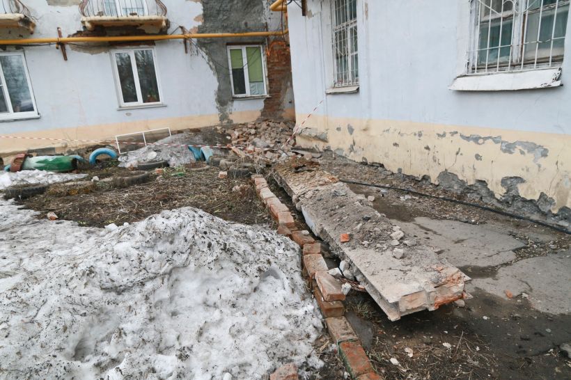 Аварийный дом в Барнауле Фото:Олег Укладов