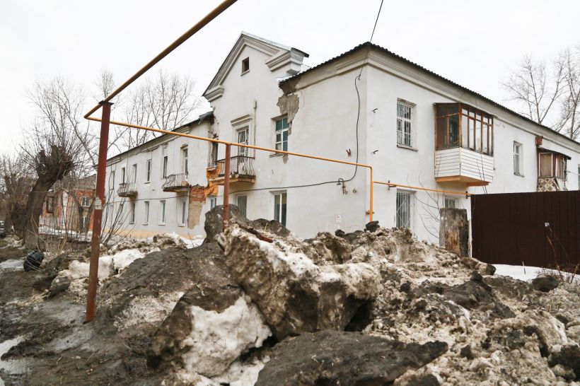 Аварийный дом в Барнауле Фото:Олег Укладов