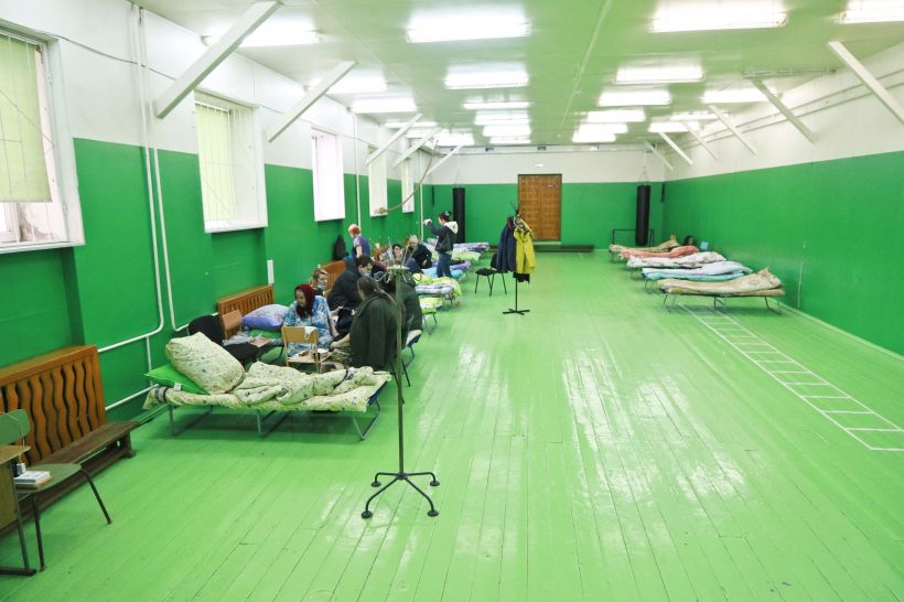 Пункт временного содержания жителей аварийного дома в Барнауле Фото:Олег Укладов