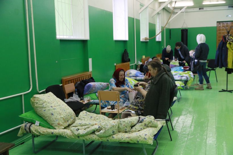 Пункт временного содержания жителей аварийного дома в Барнауле Фото:Олег Укладов