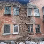 «Пока гром не грянет». Почему в Барнауле начали «сыпаться» аварийные дома и что теперь делать