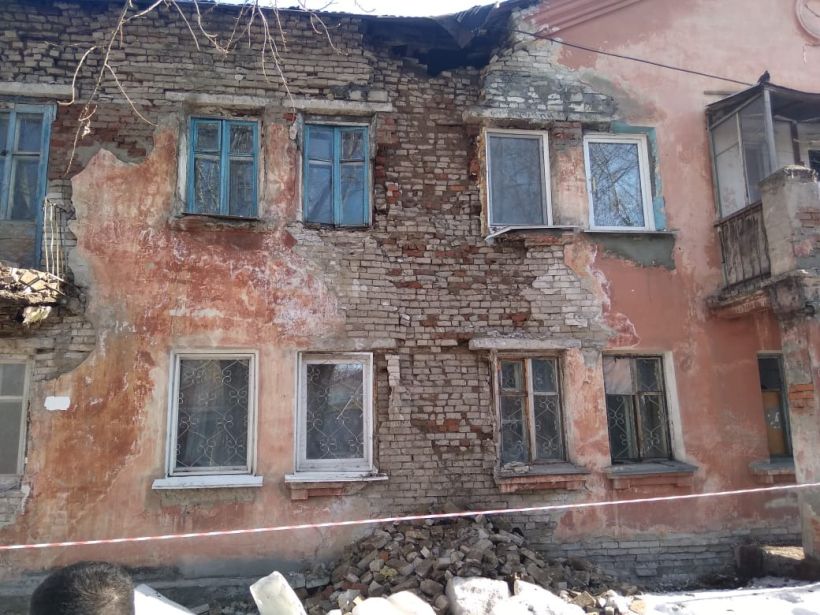 Аварийный дом на Советской Армии в Барнауле Фото:Олег Укладов