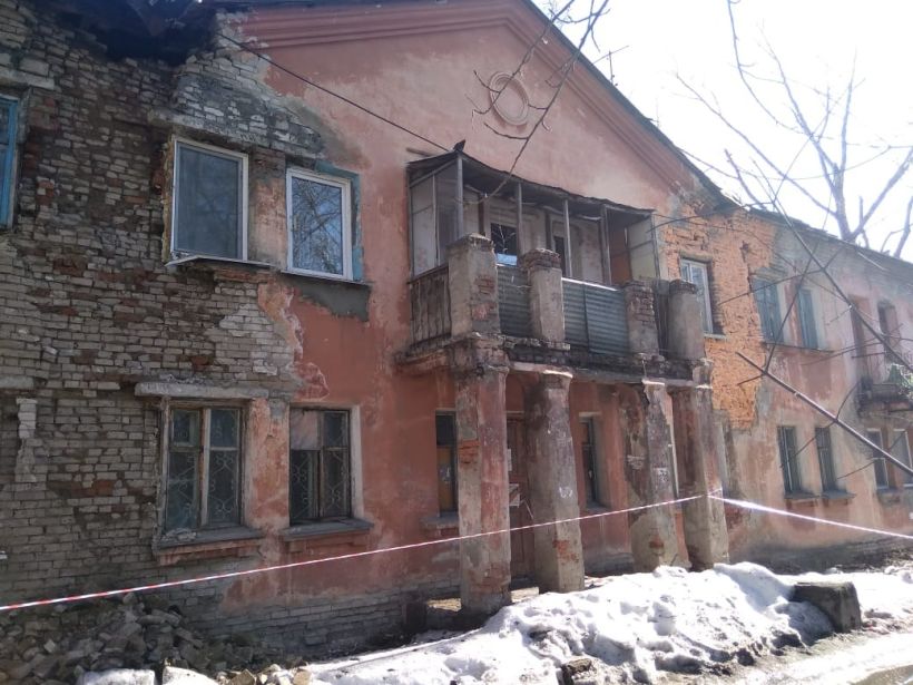 Аварийный дом на Советской Армии в Барнауле Фото:Олег Укладов