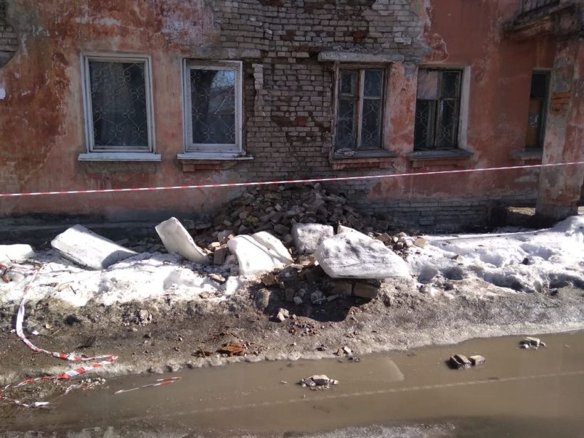 Аварийный дом на Советской Армии в Барнауле Фото:Олег Укладов