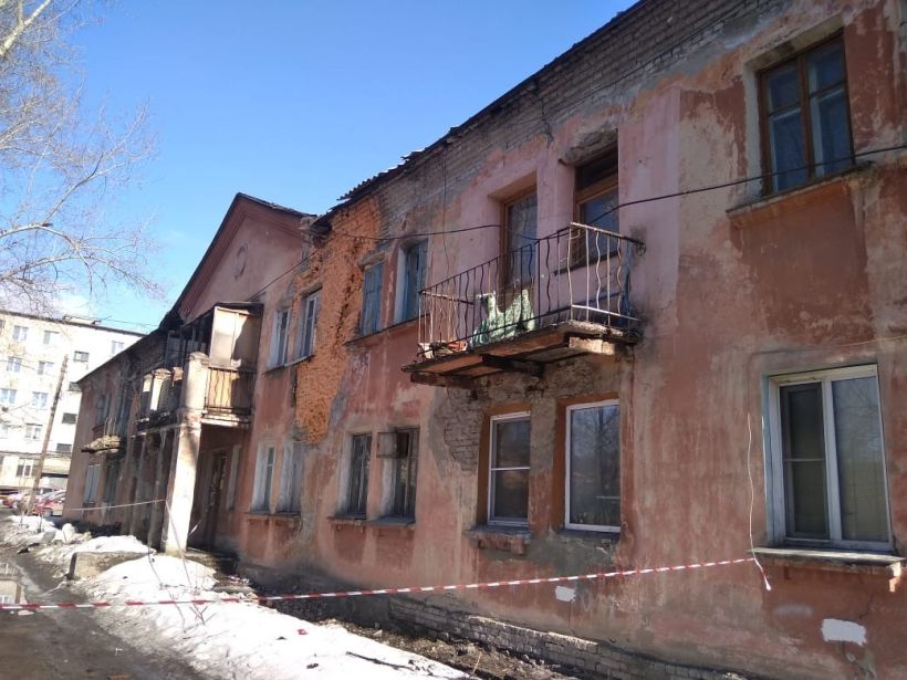 Аварийный дом на Советской Армии в Барнауле Фото:Олег Укладов