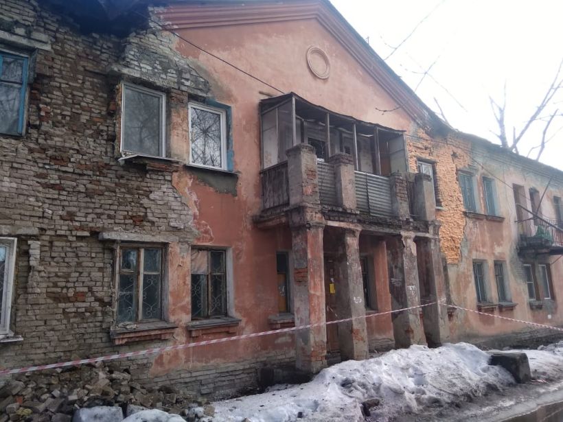 Аварийный дом на Советской Армии в Барнауле Фото:Олег Укладов