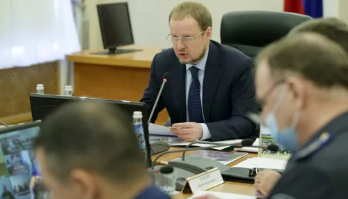 «Немножко показатели улучшились, и хорошо». Губернатор Томенко призвал чиновников повысить результаты в дорожной сфере Алтайского края