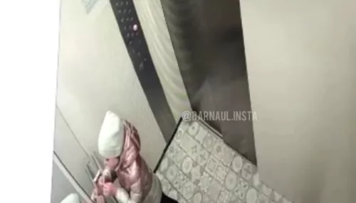 Прокуратура проверит лифт барнаульской многоэтажки, где чуть не пострадал ребенок
