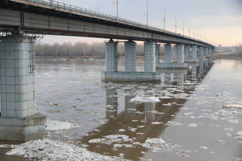 Ледоход на Оби в Барнауле в 2021 году, Новый мост Фото:Олег Укладов