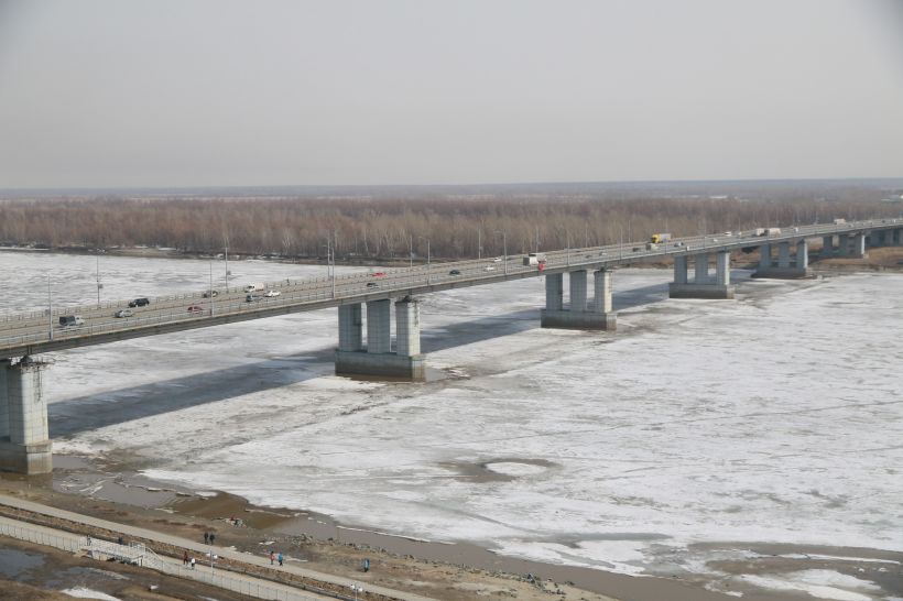 Ледоход на Оби в Барнауле в 2021 году, Новый мост Фото:Олег Укладов