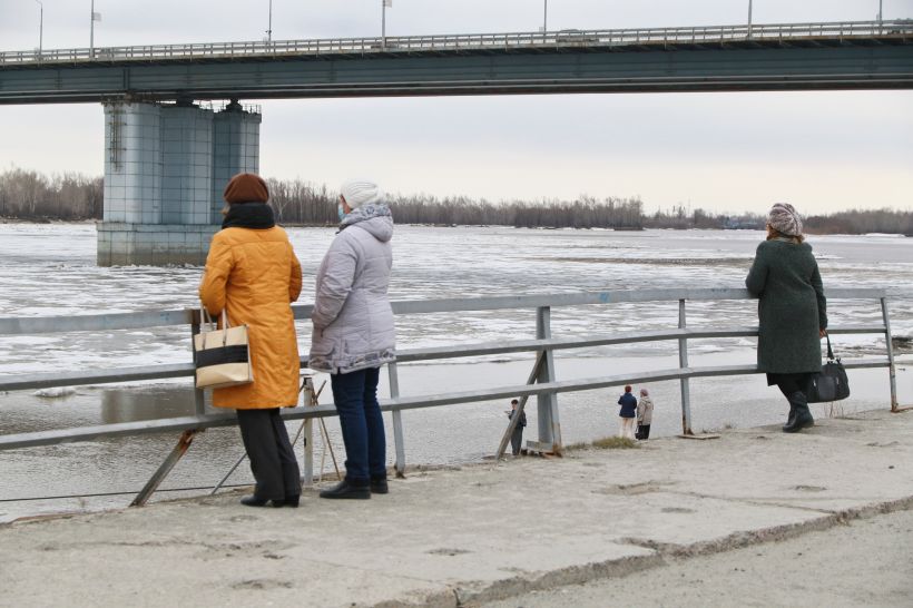 Ледоход на Оби в Барнауле в 2021 году, Новый мост Фото:Олег Укладов