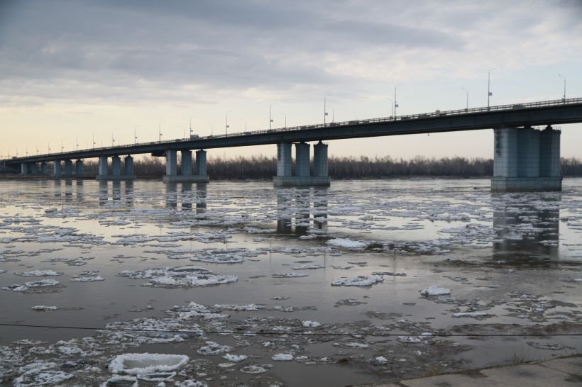 Ледоход на Оби в Барнауле в 2021 году, Новый мост Фото:Олег Укладов