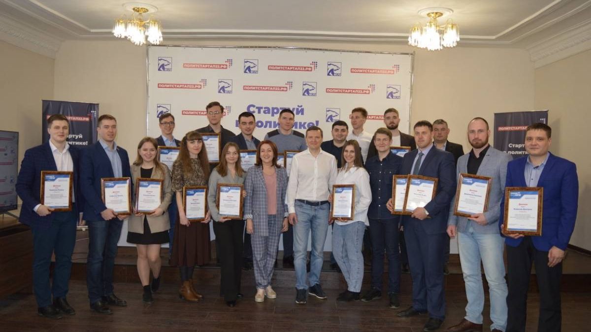 Победители «Регионального ПолитСтартапа» в Барнауле и их наставники