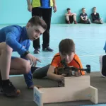Барнаульская федерация биатлона подарила оборудование еще одной школе города