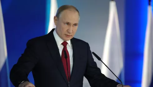 Путин поручил дать работающим россиянам два выходных на вакцинацию