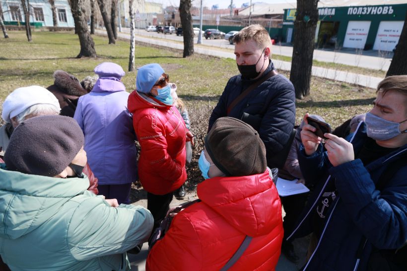 Митинг по поводу аварийного жилья в Барнауле 24.04.2021
 Фото:Олег Укладов