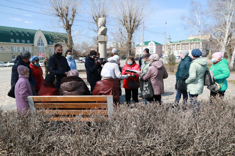 Митинг по поводу аварийного жилья в Барнауле 24.04.2021
 Фото:Олег Укладов