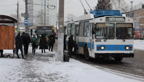 Денег нет, но вы держитесь. Появятся ли в Алтайском крае новые трамваи, автобусы и суда