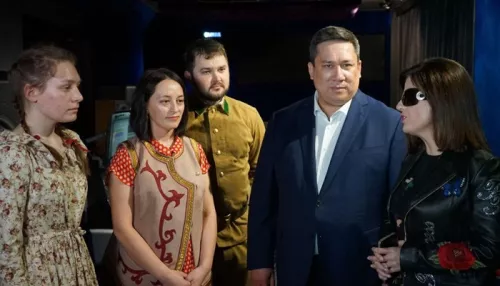 Диана Гурцкая, сенатор Владимир Полетаев и алтайские артисты записали песню ко Дню Победы
