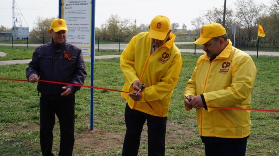 Детская площадка в селе Устьянка