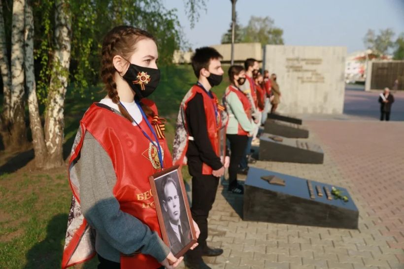 Возложение цветов к монументу ВОВ Фото:Олег Укладов