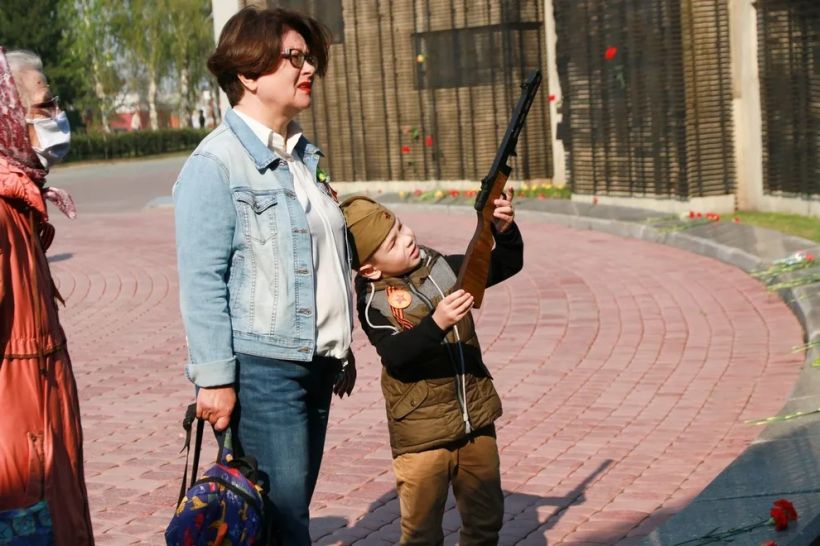 Возложение цветов к монументу ВОВ Фото:Олег Укладов