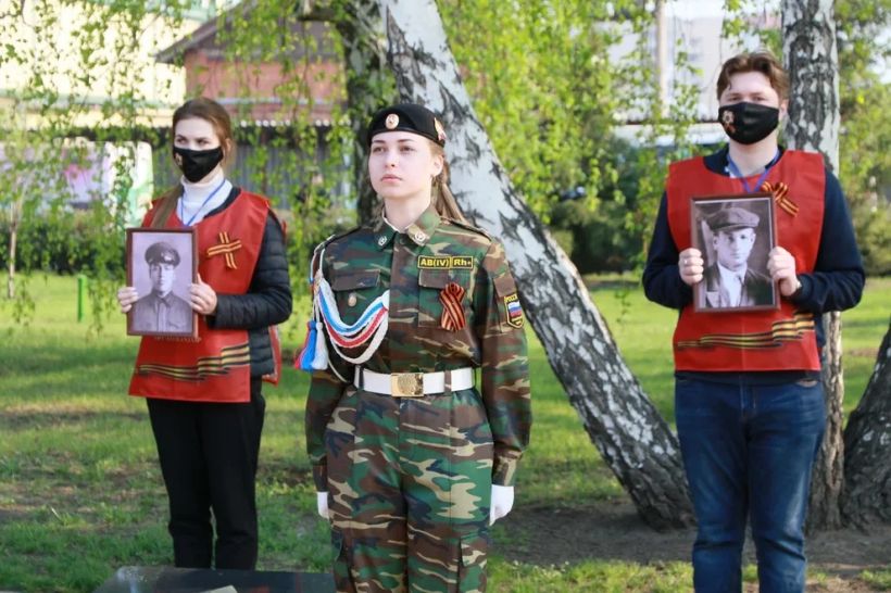 Возложение цветов к монументу ВОВ Фото:Олег Укладов