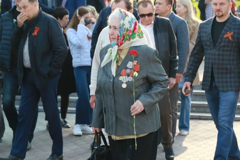 Возложение цветов к монументу ВОВ Фото:Олег Укладов