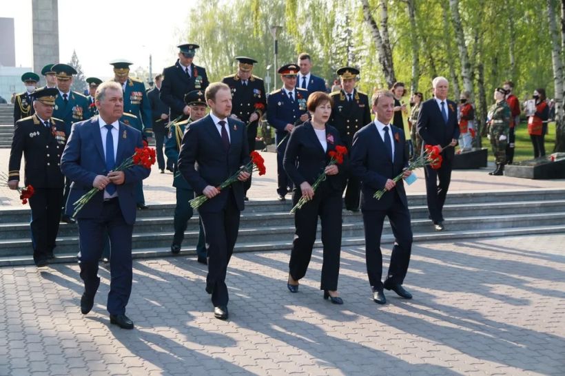 Возложение цветов к монументу ВОВ Фото:Олег Укладов