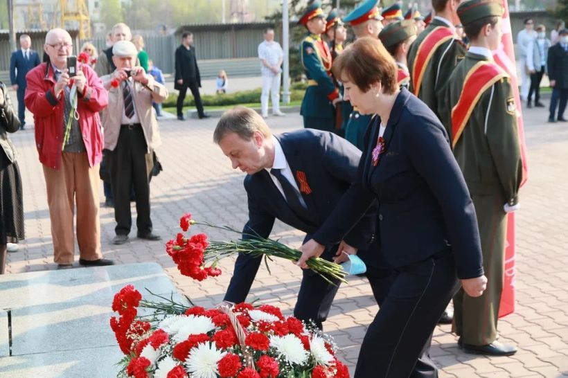Возложение цветов к монументу ВОВ Фото:Олег Укладов
