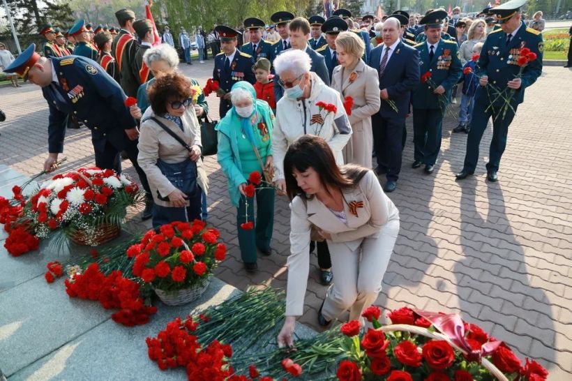 Возложение цветов к монументу ВОВ Фото:Олег Укладов