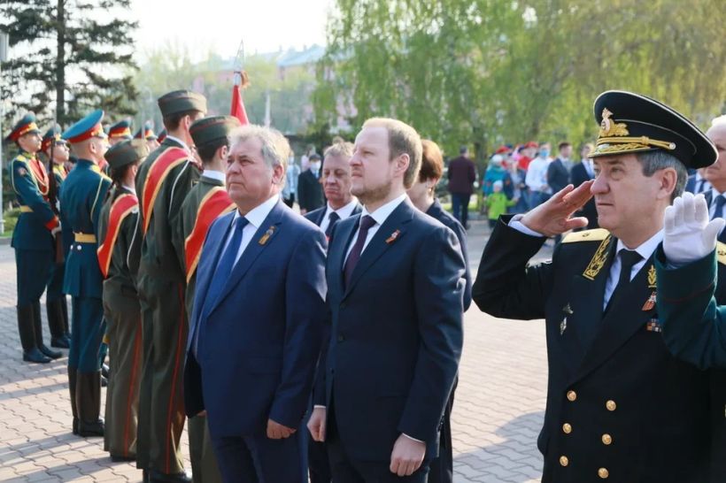 Возложение цветов к монументу ВОВ Фото:Олег Укладов