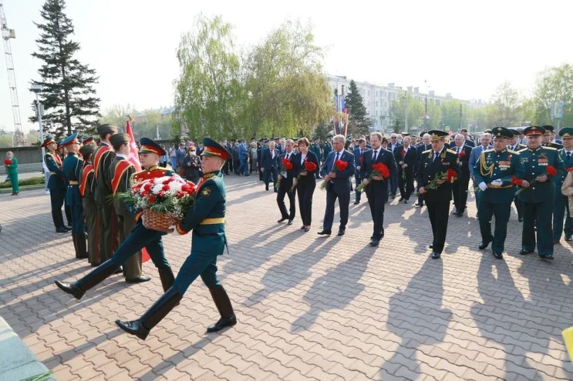 Возложение цветов к монументу ВОВ Фото:Олег Укладов