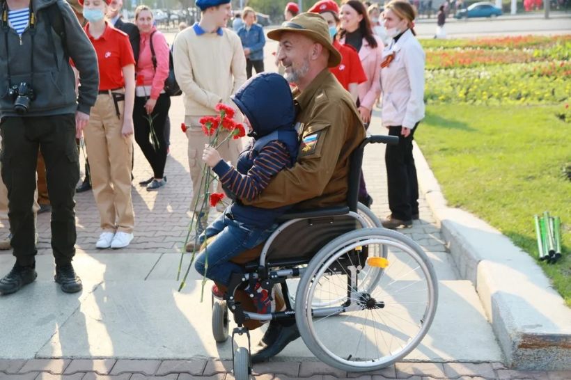 Возложение цветов к монументу ВОВ Фото:Олег Укладов